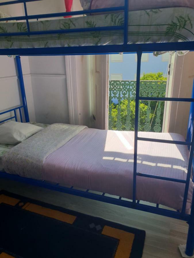 Shangri-la Arroios Albergue *